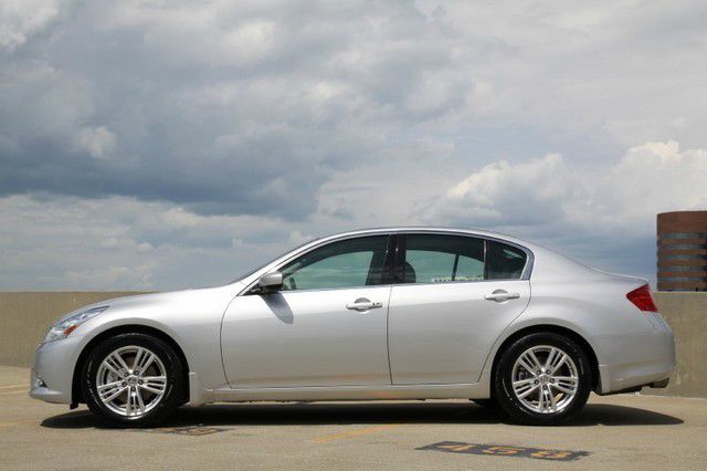 2011 Infiniti G37 SLT MEGA CAB 4X4 Dually