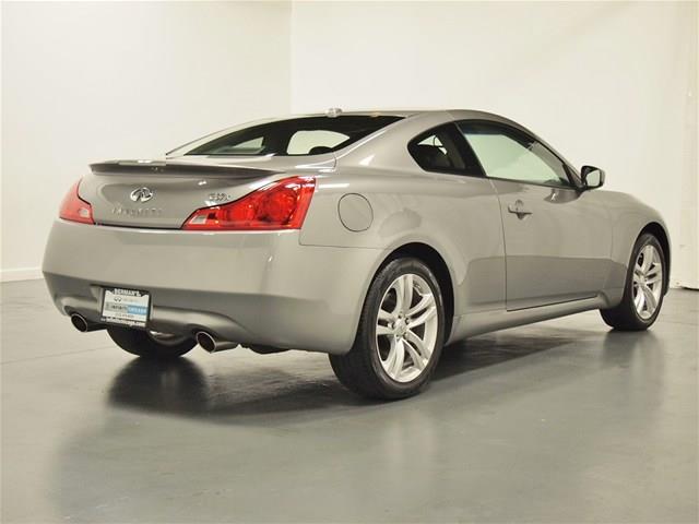 2009 Infiniti G37x S 4x4 6-speed Manual