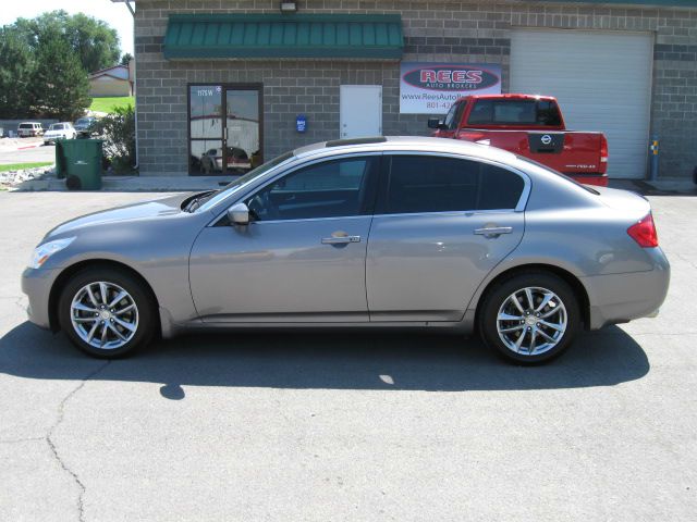 2009 Infiniti G37x S Cabriolet 2D