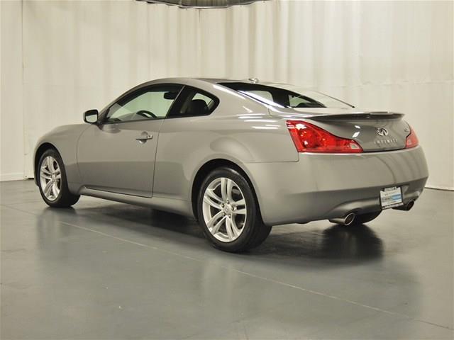 2009 Infiniti G37x S 4x4 6-speed Manual