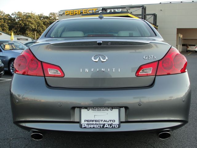 2010 Infiniti G37x S Cabriolet 2D