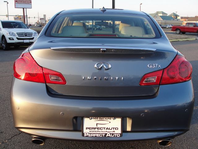 2010 Infiniti G37x S Cabriolet 2D