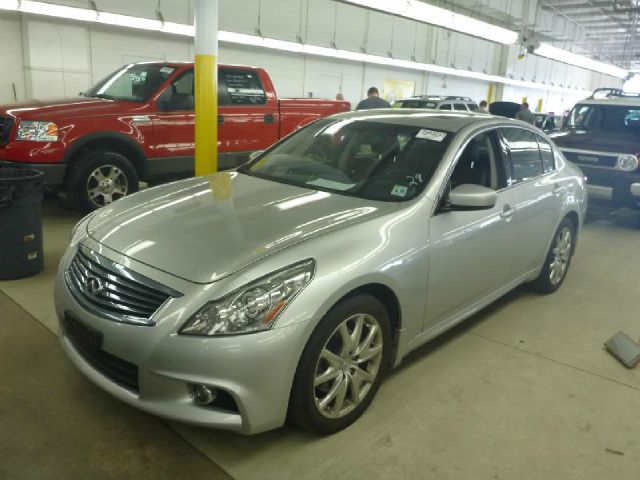 2010 Infiniti G37x 4WD Supercrew Styleside 5-1/2 Ft Box FX4