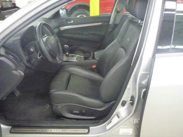 2010 Infiniti G37x 4WD Supercrew Styleside 5-1/2 Ft Box FX4