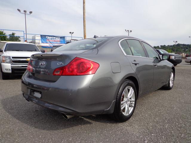 2010 Infiniti G37x SW2