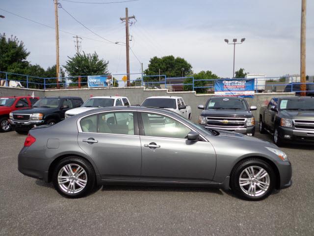 2010 Infiniti G37x SW2