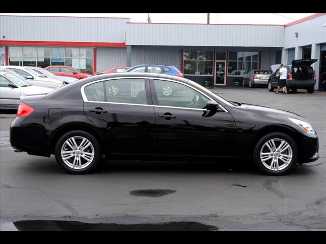 2010 Infiniti G37x SW2