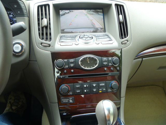 2010 Infiniti G37x S Cabriolet 2D