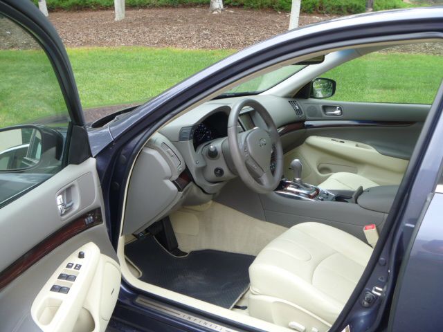 2010 Infiniti G37x S Cabriolet 2D