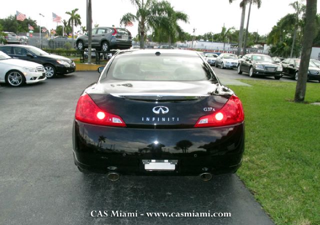 2011 Infiniti G37x S Cabriolet 2D