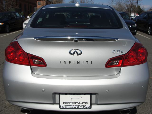 2011 Infiniti G37x S Cabriolet 2D