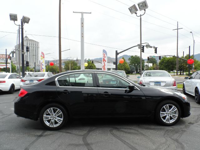 2011 Infiniti G37x S Cabriolet 2D