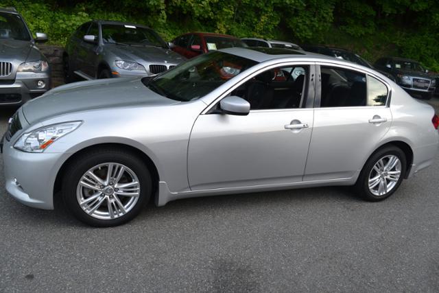 2011 Infiniti G37x SW2