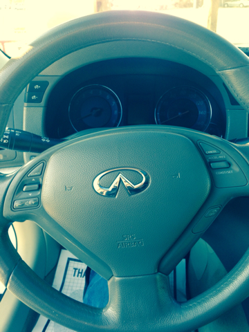 2009 Infiniti G Sedan 2006 Nissan SE