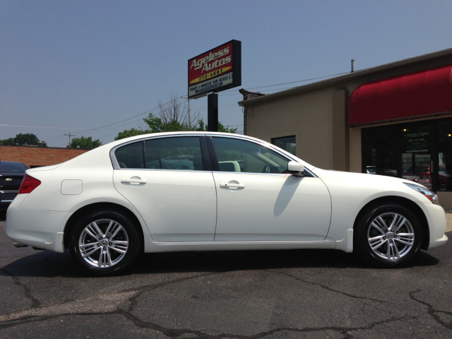 2011 Infiniti G Sedan S Cabriolet 2D