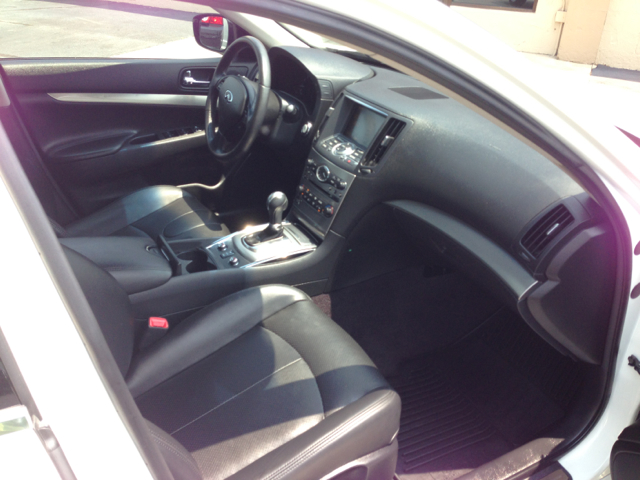 2011 Infiniti G Sedan S Cabriolet 2D