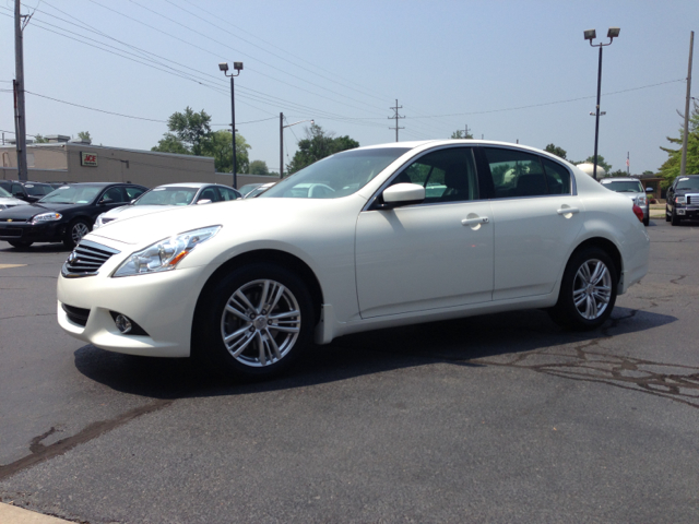 2011 Infiniti G Sedan S Cabriolet 2D