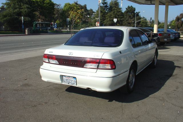 1999 Infiniti I30 SLT 25