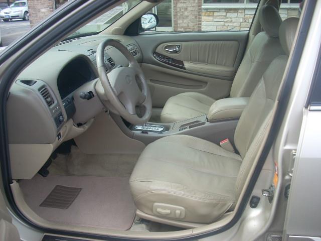 2000 Infiniti I30 Base