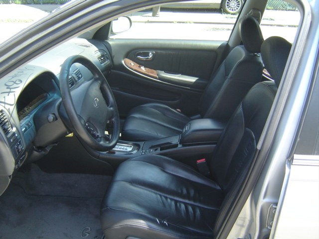 2001 Infiniti I30 Base