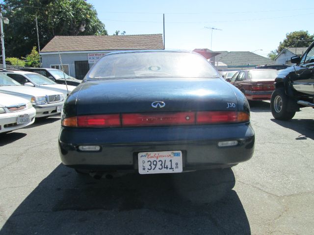 1994 Infiniti J30 Base