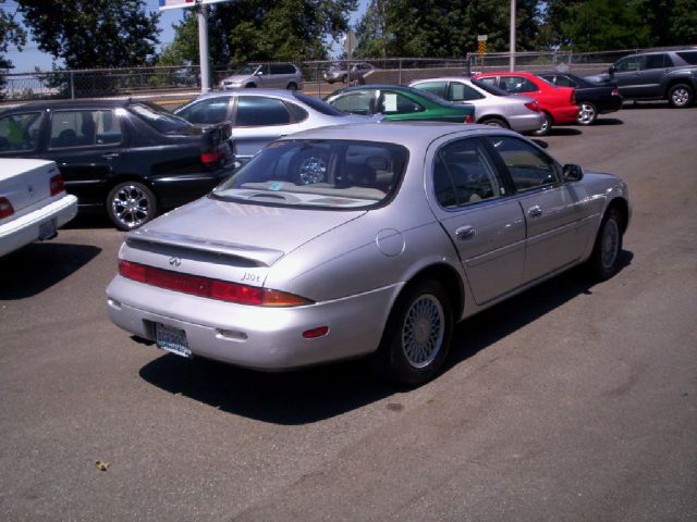 1995 Infiniti J30 Base