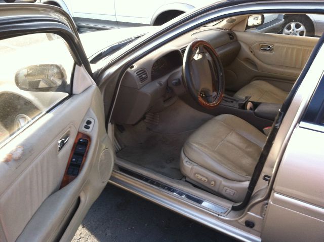 1995 Infiniti J30 Base