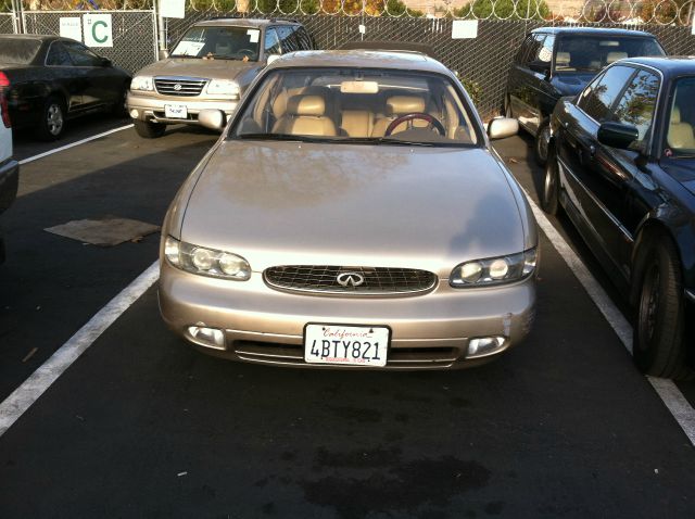 1995 Infiniti J30 Base