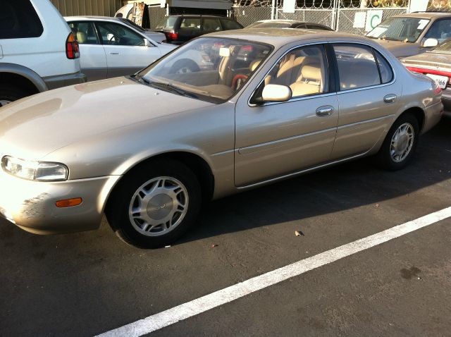 1995 Infiniti J30 Base