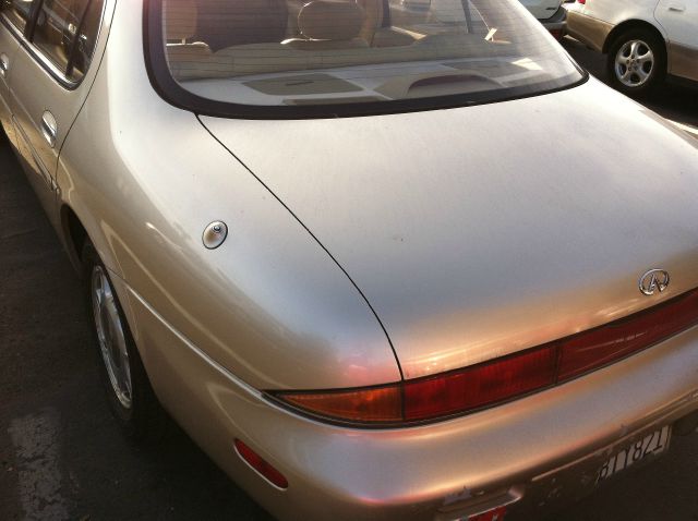 1995 Infiniti J30 Base