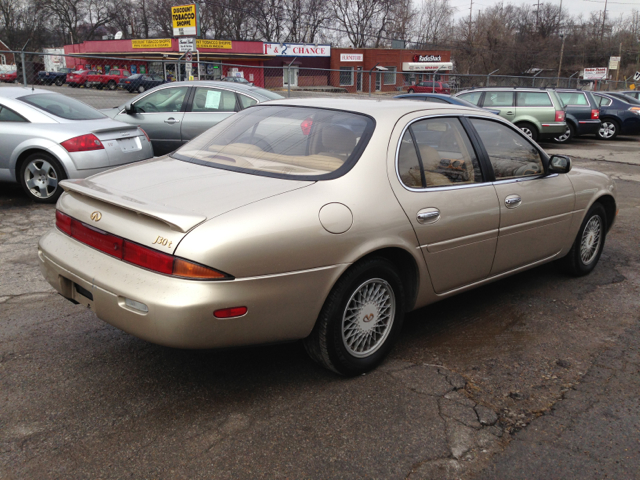 1995 Infiniti J30 Base