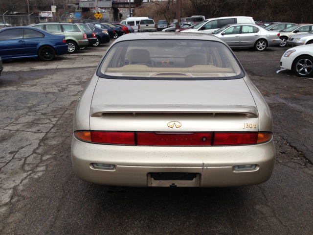 1995 Infiniti J30 Base