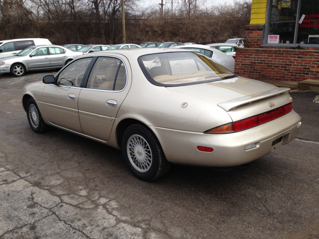 1995 Infiniti J30 Base