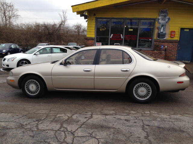 1995 Infiniti J30 Base