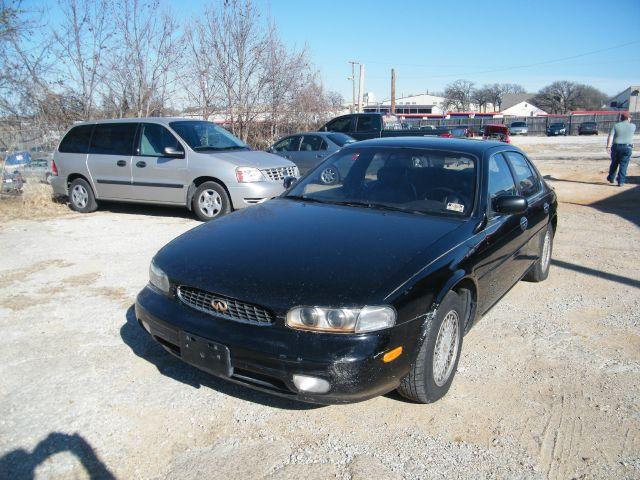 1996 Infiniti J30 Base