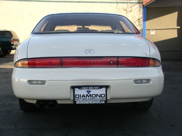 1997 Infiniti J30 All-wheel Drive SLT1