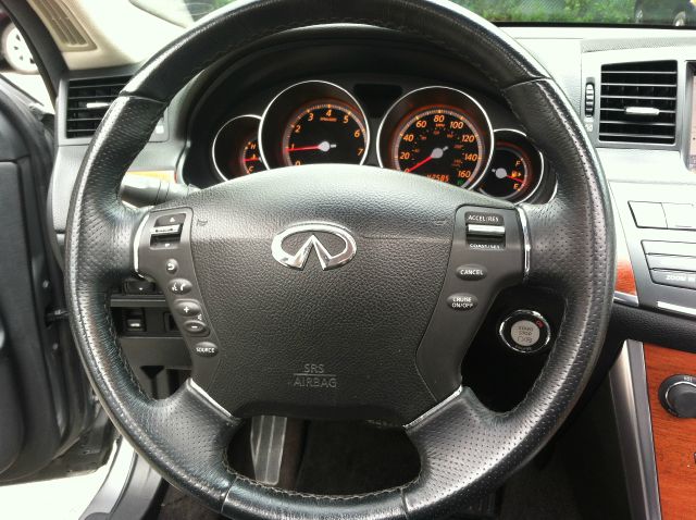 2007 Infiniti M35x 2006 Hyundai LX