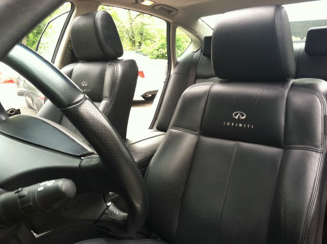 2007 Infiniti M35x 2006 Hyundai LX