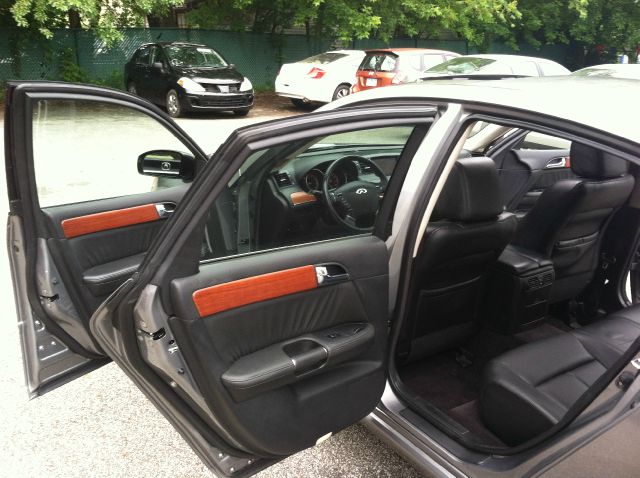 2007 Infiniti M35x 2006 Hyundai LX