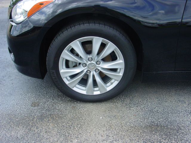 2011 Infiniti M37 REG CAB 4X4 LOW Miles