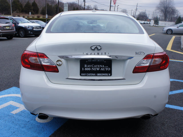 2011 Infiniti M37x Base