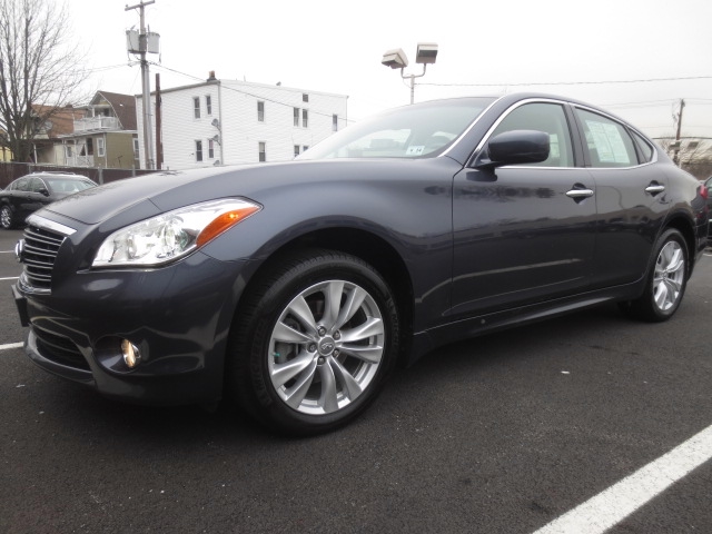 2011 Infiniti M37x Base