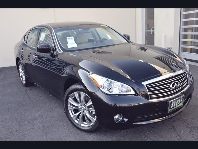 2013 Infiniti M37x SW2