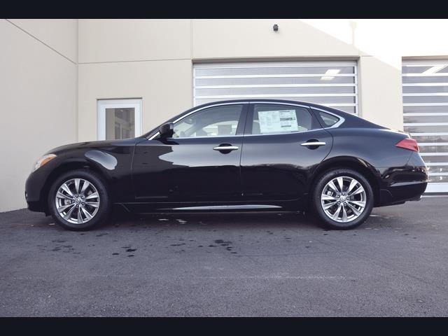 2013 Infiniti M37x SW2