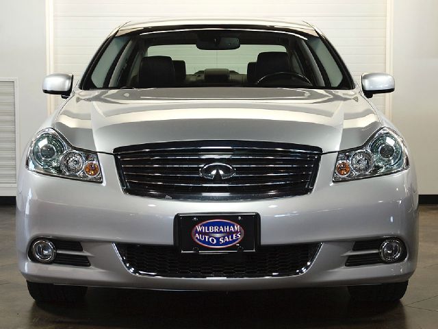 2008 Infiniti M45x Crown Victoria