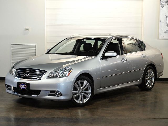 2008 Infiniti M45x Crown Victoria