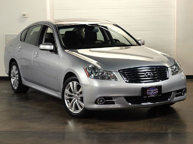 2008 Infiniti M45x Crown Victoria