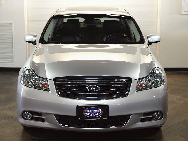 2008 Infiniti M45x Crown Victoria