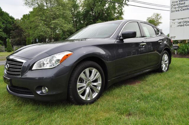 2011 Infiniti M56x Silverado Shortbed