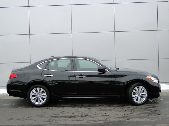 2011 Infiniti M56x Base